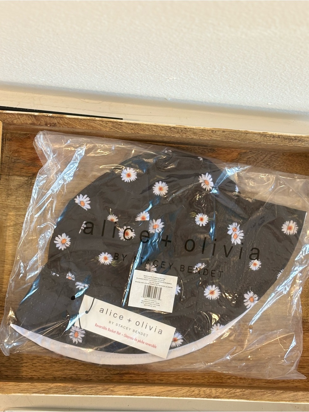 Alice + Olivia Black Daisy Bucket Hat NWT